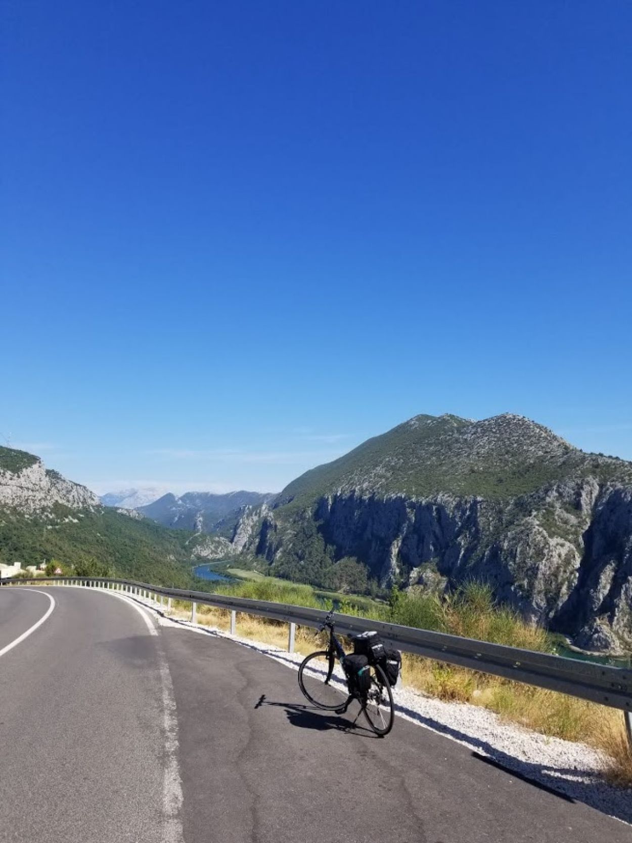 Cycling trips Cetina 