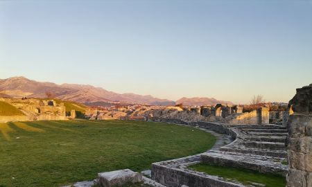 Hiking and walking tour Salona and Klis 