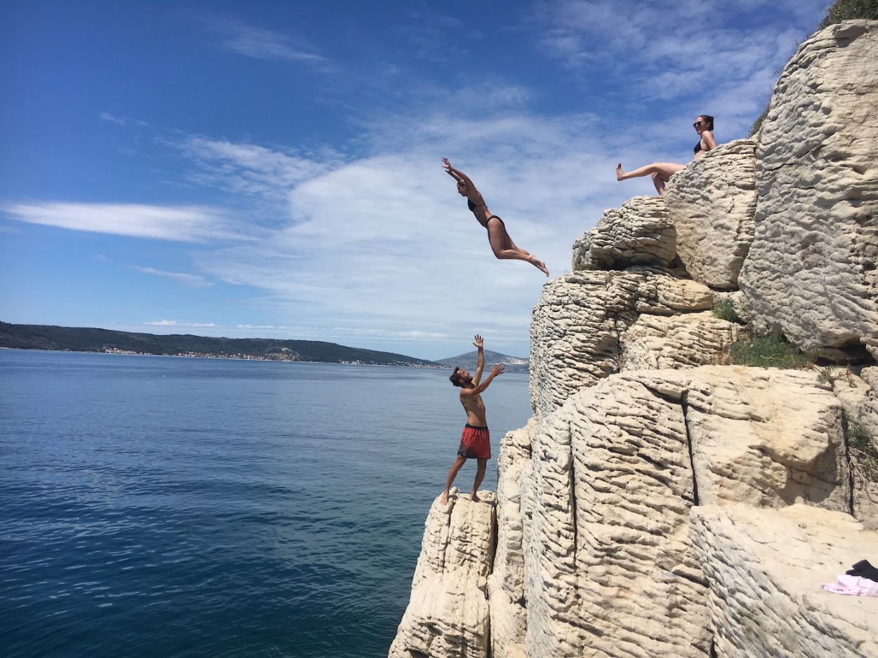 Cliff Jumping Split